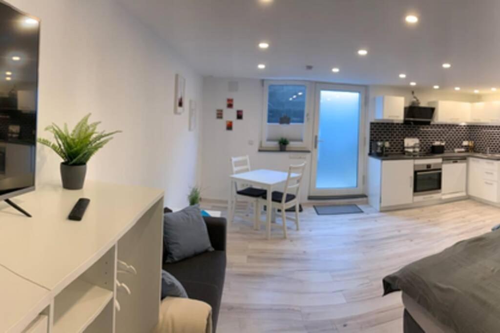 Modern Renovated Apartment Suited For Business Consultants - In Close Distance To Dt, Dhl And Un Campus - Reserved Parking Bonn Bagian luar foto