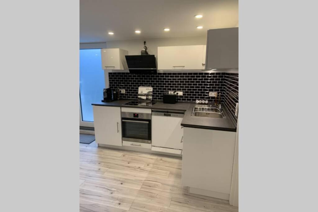 Modern Renovated Apartment Suited For Business Consultants - In Close Distance To Dt, Dhl And Un Campus - Reserved Parking Bonn Bagian luar foto